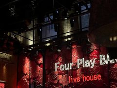 -FOUR PLAY BAR