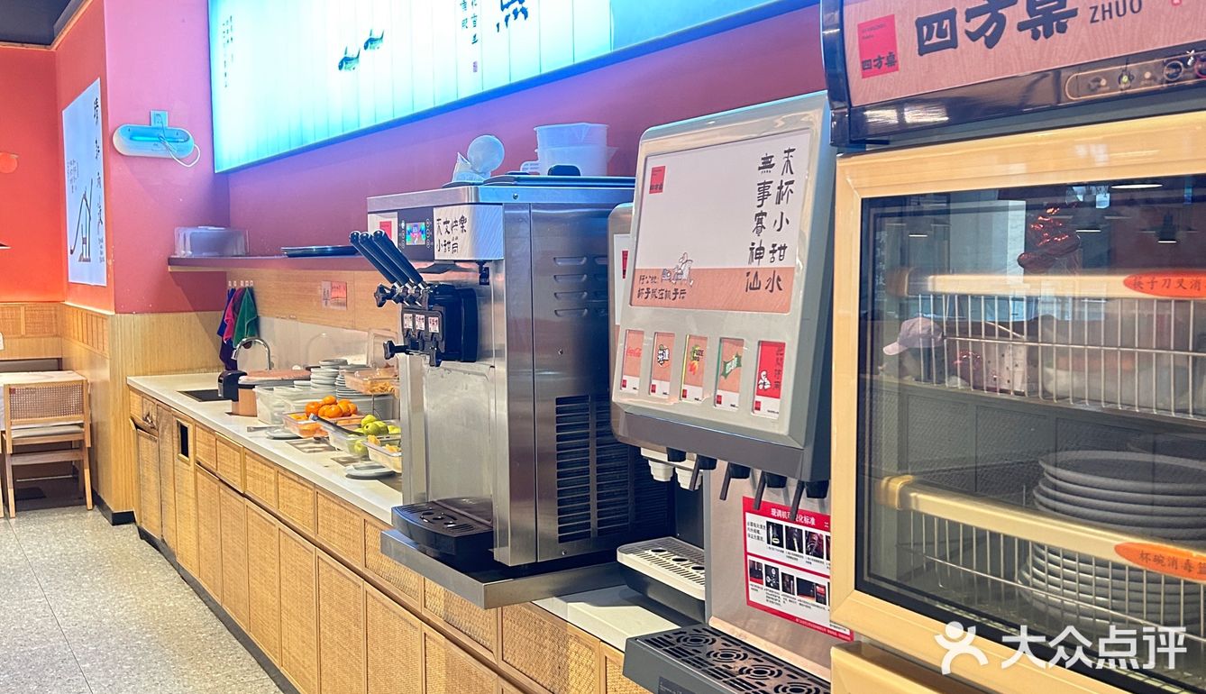 福州这家饭店它竟然用「「中指」」指着我！！