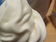 甜品站山茶花风味圆筒-麦当劳(欢乐谷店)