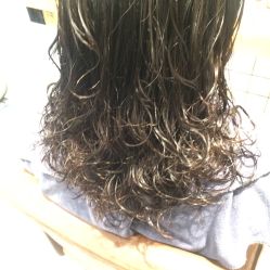 -PE SALON