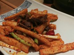 手撕牛干巴炒藕条-云海肴·汽锅鸡·云南菜(东坝金隅店)