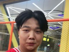 -爱蹦iBOON蹦床运动馆(江汉店)