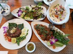 -Chom Cafe and Restaurant