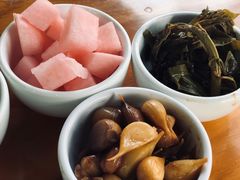 三样咸菜-昆明市官渡区两锅美食餐厅