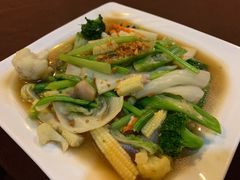 -Neary Khmer Restaurant