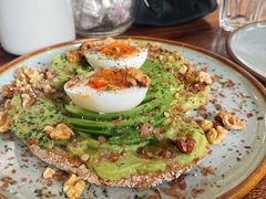 牛油果煮蛋吐司-RAC BAR(安福路店)