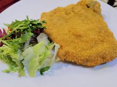 崇明生态猪炸猪排配辣酱油-红房子西菜馆(淮海中路店)