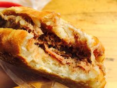 烧饼夹牛肉-老西关黄老太牛肉烧饼