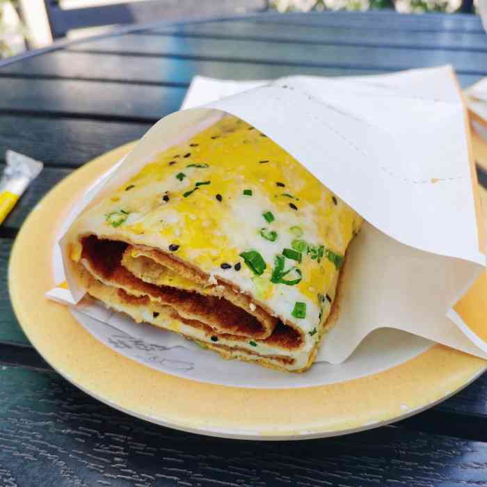 来悦方广场看电影经过这里小小店面座位在户外空气好于是买了份双人