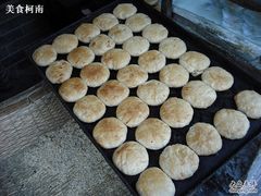 刚出炉的火烧-芙蓉记马蹄烧饼糖酥火烧