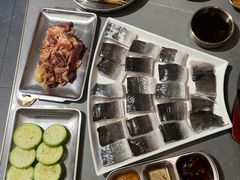 -围炉肉舍•炭烤活鳗•丹东海鲜烤肉(步行街店)