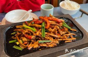 Tea Tree Mushroom Charcoal-Braised Pork