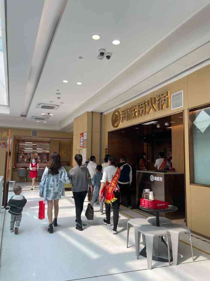 海底捞火锅(泸州万象汇店)-"[啤酒]坐标万象汇的海底捞今天公司团年来