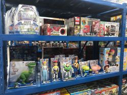 -逝水玩具折扣店