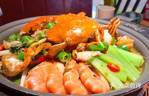 Double Pepper and Perilla Flavored Crab and Seafood Hot Pot