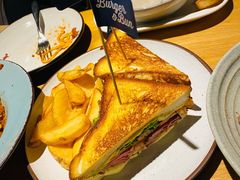烤牛肉三明治配沙拉-The Diner X餐厅(青岛万象城店)