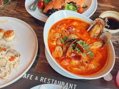 -Chom Cafe and Restaurant