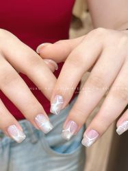 -花岐款式专研健康美甲沙龙