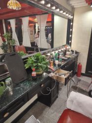 -东方先生国潮男士理发馆