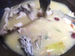 -咕嘟草帽鱼·牛奶一样的鲜鱼汤(天鹅湖万达广场店)