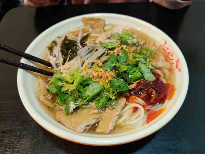 阿芬卤面-"饥肠辘辘的四个人快中午了来找早餐吃被海.
