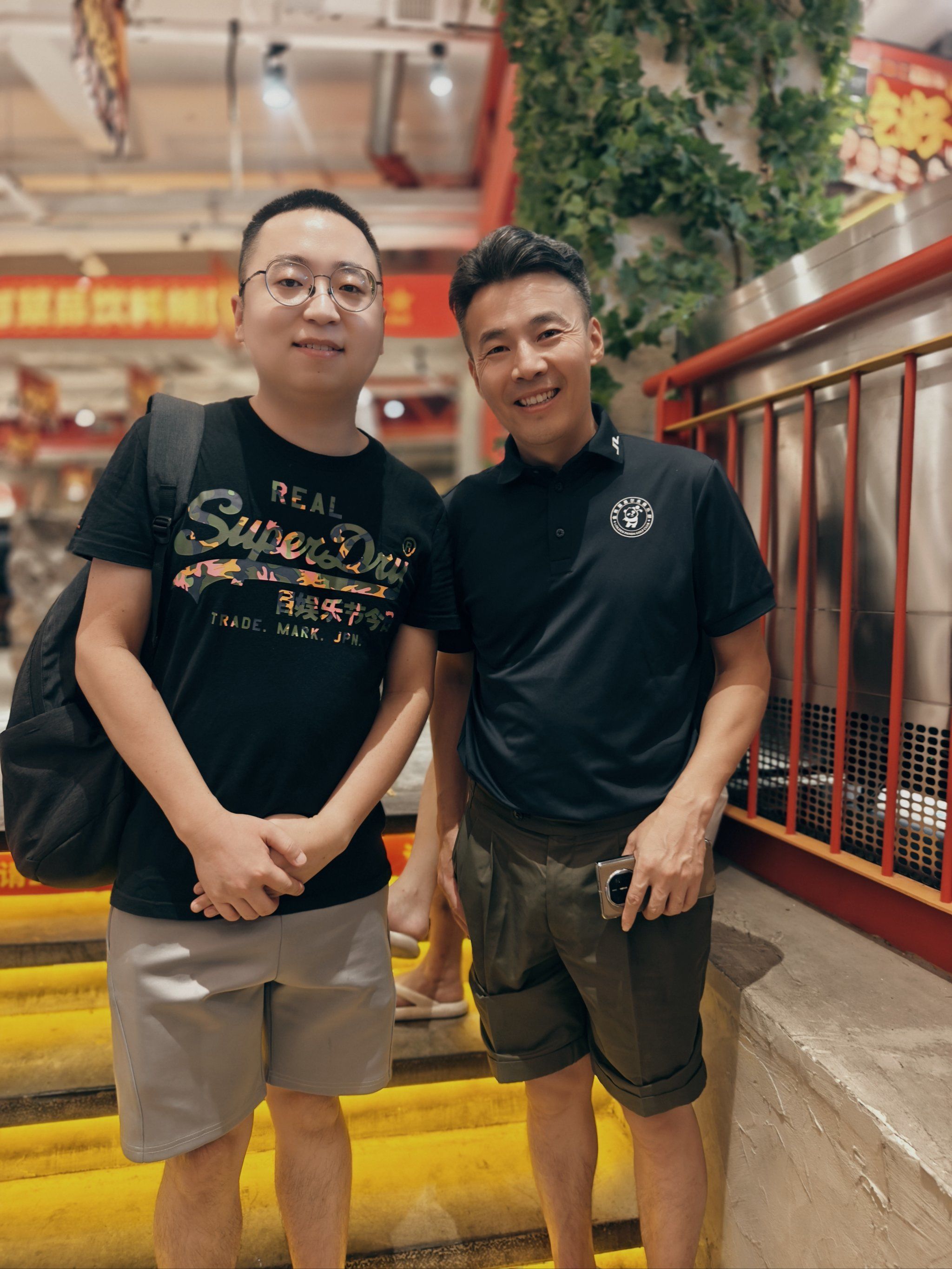 见本土巴蜀笑星啦,都是熟面孔,电视上看了