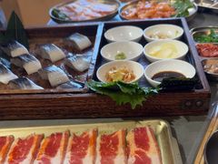 -围炉肉舍•炭烤活鳗•丹东海鲜烤肉(步行街店)