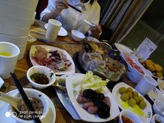 鸳鸯锅-蒙肥羊·酸汤潮牛·鲜牛肉火锅烤肉自助(岗顶店)