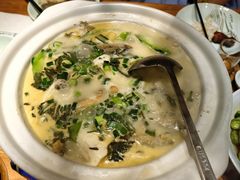 -头上红煨盐鸡·非遗院子餐厅