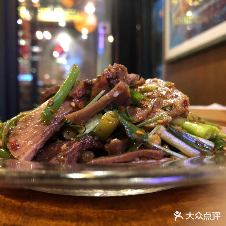 朋友拉着来的，据她说是从南锣鼓巷的店吃过来的