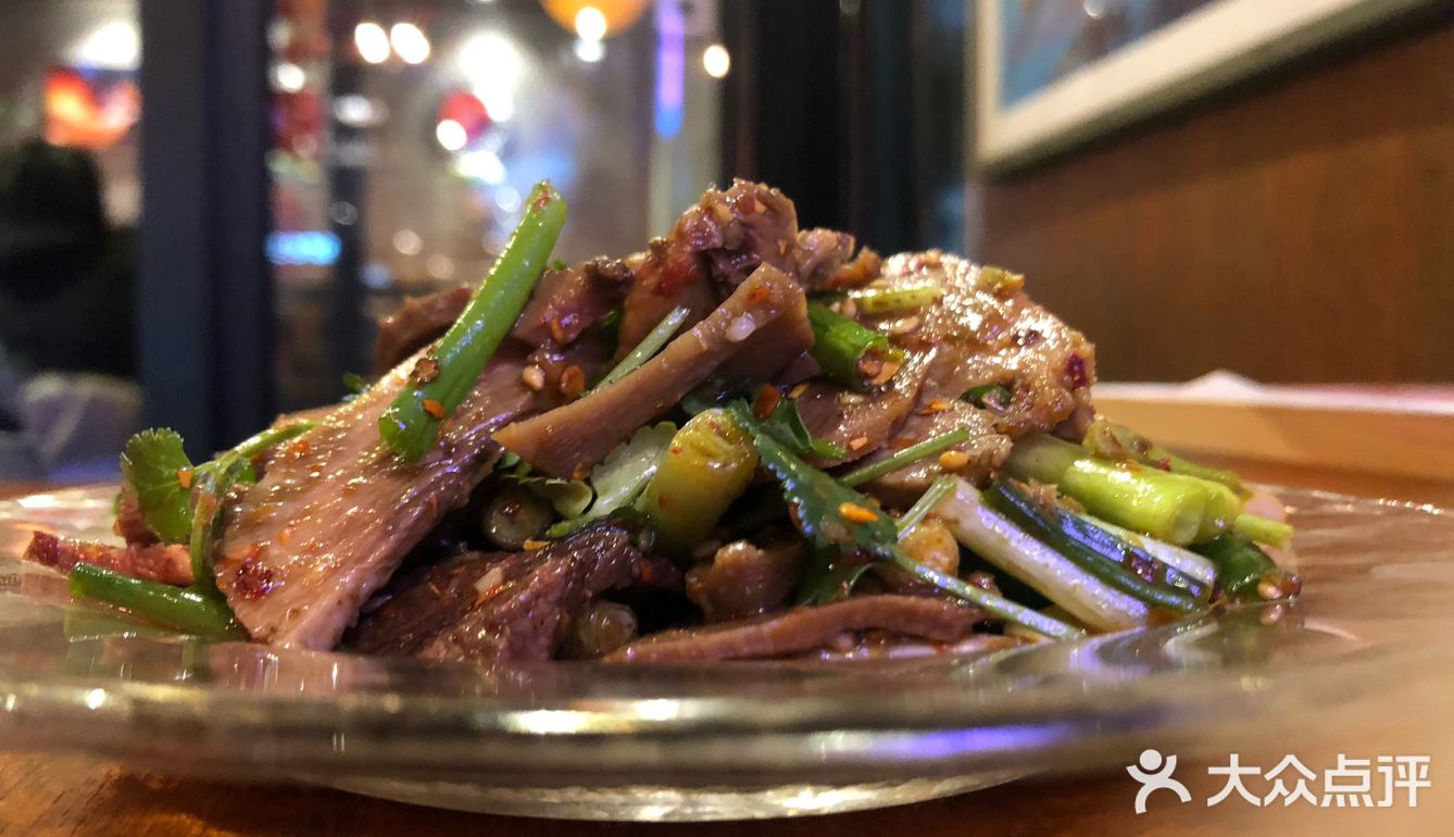 朋友拉着来的，据她说是从南锣鼓巷的店吃过来的