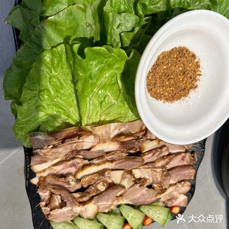 摸愚家的砂锅菜是我们一致认为的一家，毕竟砂锅炖的菜更香