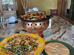 铁板炙烤坝上羊肉羊肉-那家小馆•北京菜•烤鸭(香山店)