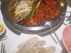-茅草房·河畔园林火锅