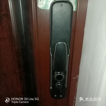 「易家锁城」我家的锁就是在易家锁城买的，也是因为之前