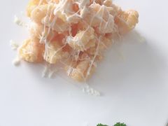 色拉虾球-七的湖·晚芳亭·阳澄湖农家菜·大闸蟹(莲花岛店)