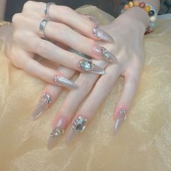 -安吉拉·纤纤玉指美甲美睫创意中心