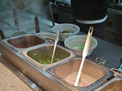-呼啦面馆·头牌豌杂面(建新东路店)