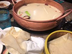 -三人行骨头王火锅(长寿店)