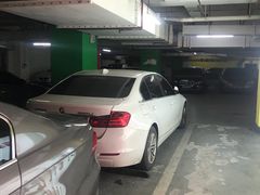 -丽丰购物中心·停车场