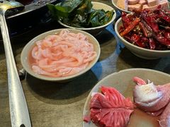 -渝嘴小老弟老火锅(华新村店)