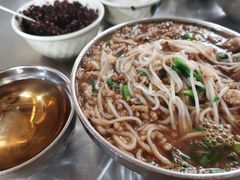 小碗瘦肉-正宗杨记普洱酸醋米线(总店)