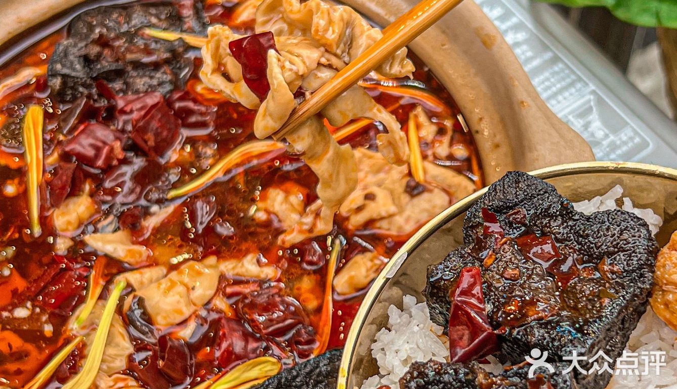 南宁探店｜市井味儿十足的臭豆腐肥肠煲