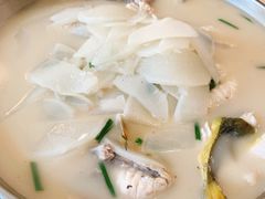萝卜煮杂鱼-金辉海鲜餐厅