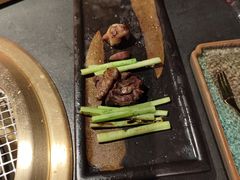 -铭牛烧肉·和牛海鲜自助(高新月牙湖店)