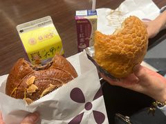 菠萝红豆包-老佛爷饼店