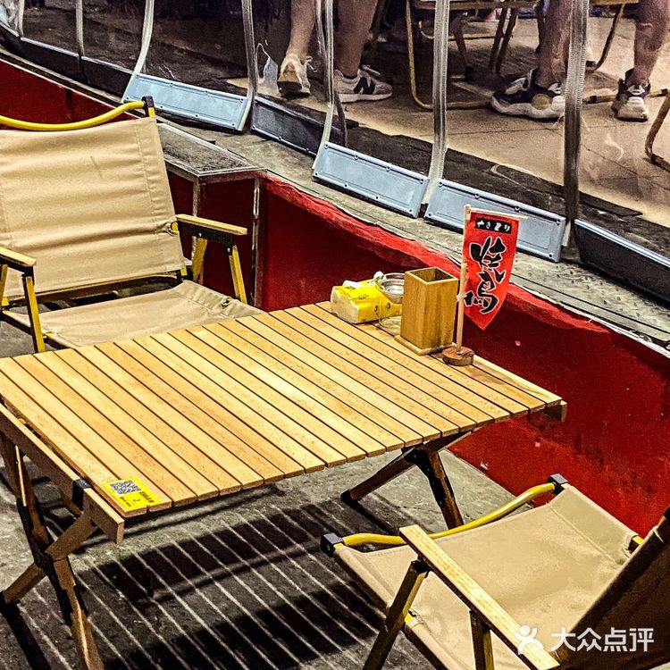 羡慕暨大的学生[流泪]学校后门的地摊烧鸟便宜又好吃！