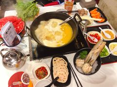 -鲜入围煮花胶鸡海鲜火锅