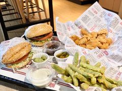 -The Habit Burger Grill 哈比特汉堡(复兴soho店)