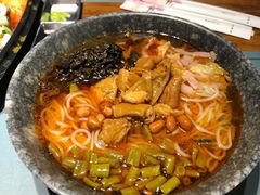 肥肠米线-八月美食小馆(银泰城总店)